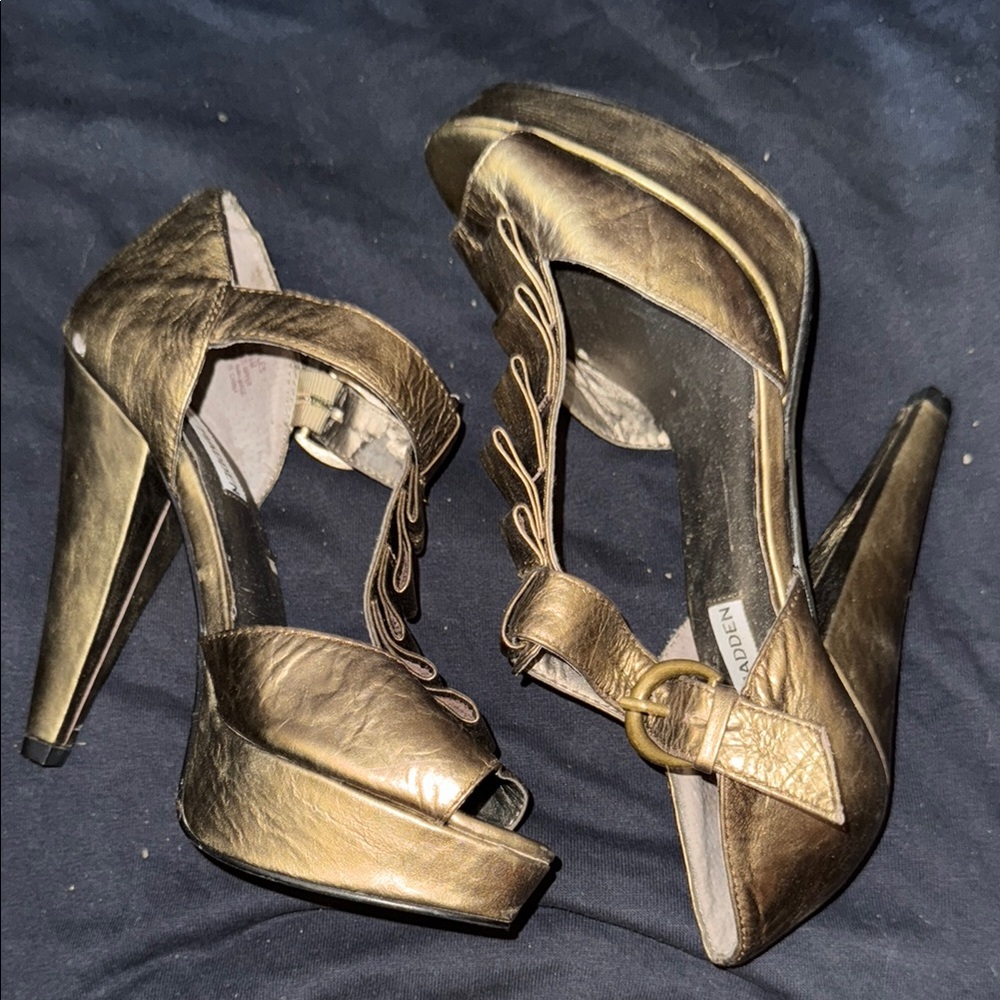 STEVE MADDEN Elegant Gold Peep-Toe Heels